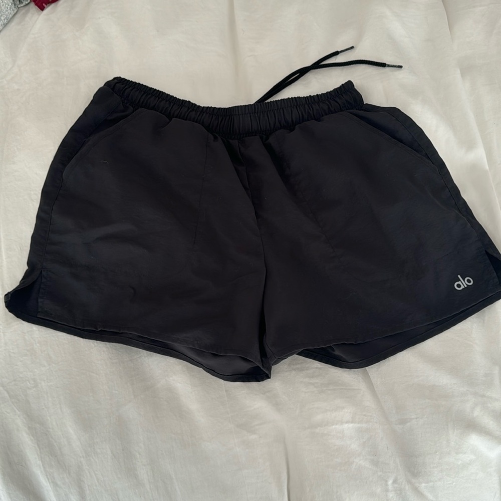 Alo shorts size small. Black.